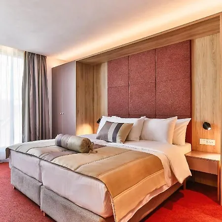 ホテル Carine Centar