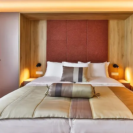 Carine Centar 4*