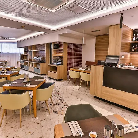 Carine Centar ホテル ポドゴリツァ