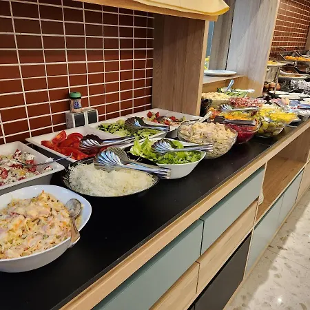 ホテル Carine Centar