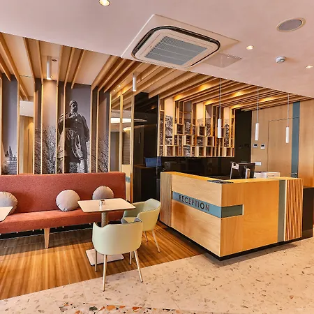 Carine Centar ポドゴリツァ