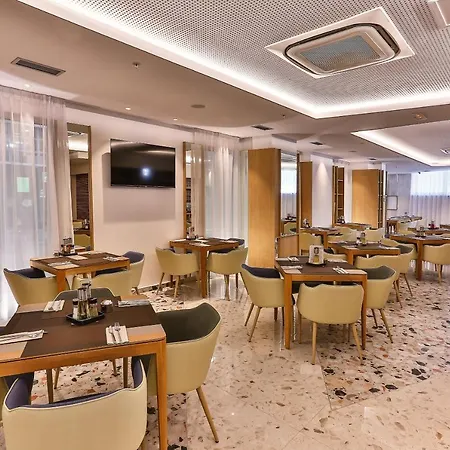 Carine Centar 4*