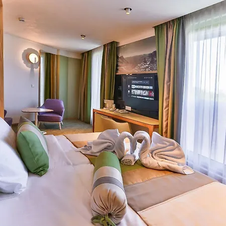 ホテル Carine Centar 4*