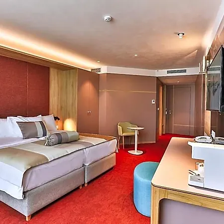Carine Centar Hotel 4*
