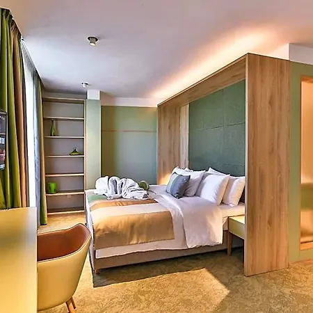 Carine Centar 4*