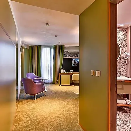 Hotel Carine Centar 4*