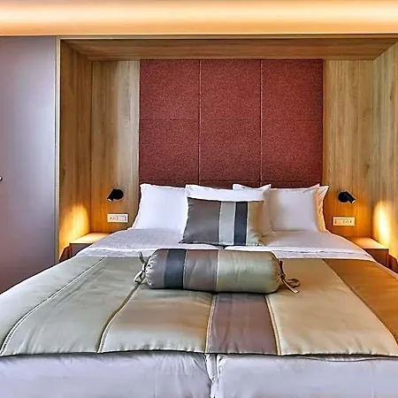 Carine Centar Hotel