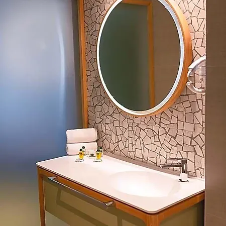 Hotel Carine Centar 4*
