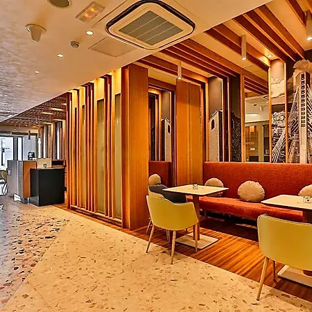 Carine Centar 4*