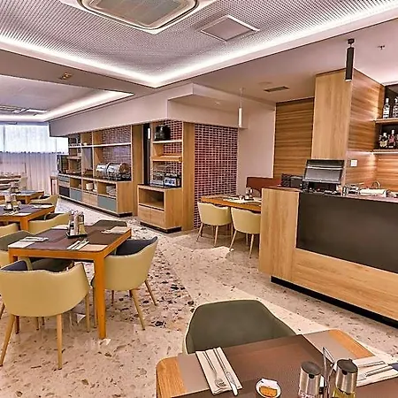 Carine Centar 4*