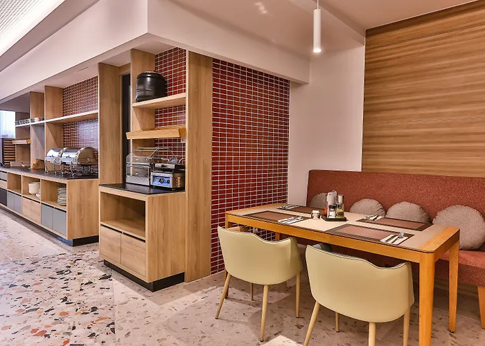 Hotel Carine Centar 4*