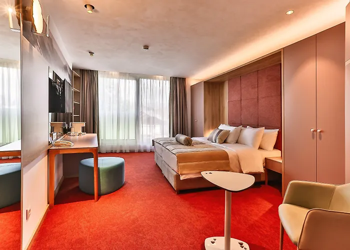 Hotel Carine Centar 4*